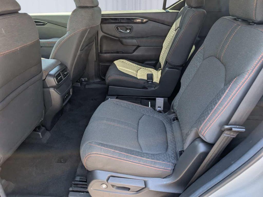 used 2025 Honda Pilot car, priced at $39,997