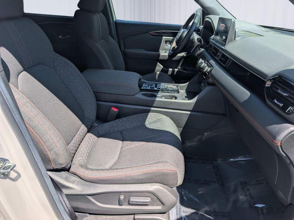 used 2025 Honda Pilot car, priced at $39,997