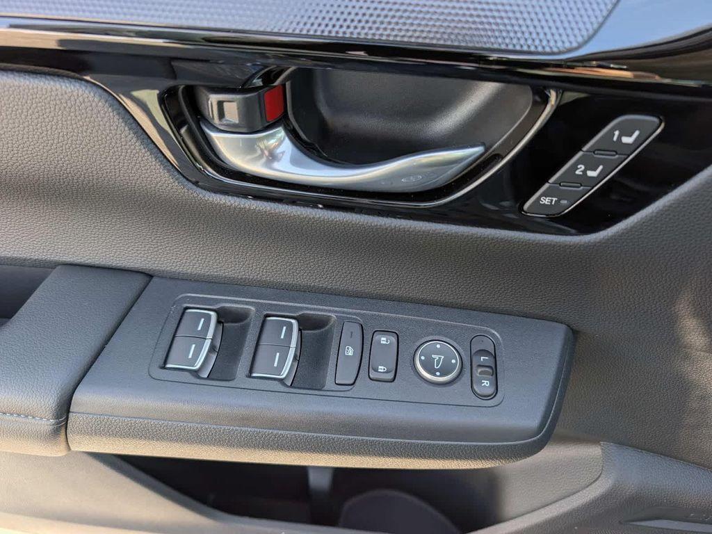 used 2025 Honda CR-V car, priced at $34,163