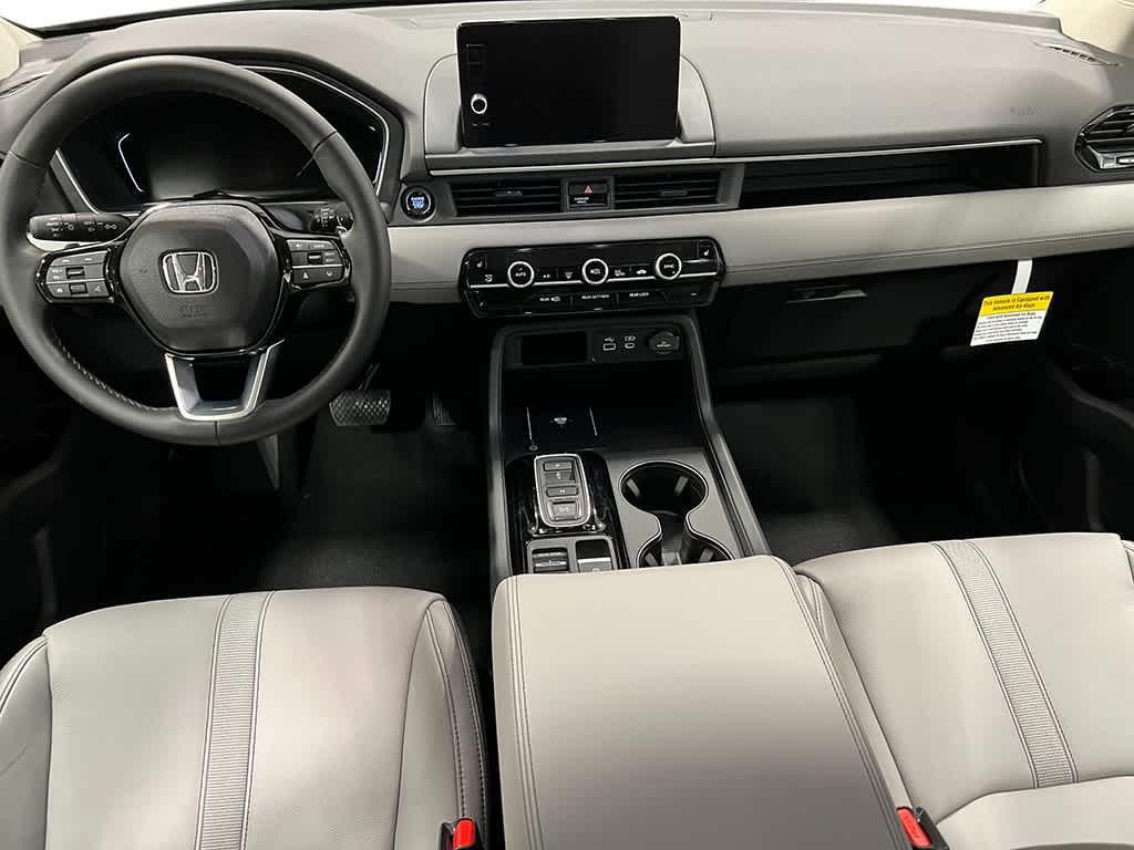 new 2025 Honda Pilot car, priced at $45,325