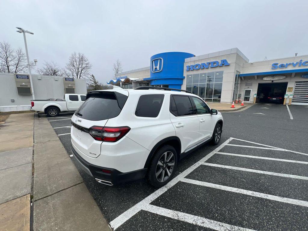used 2025 Honda Pilot car, priced at $48,776