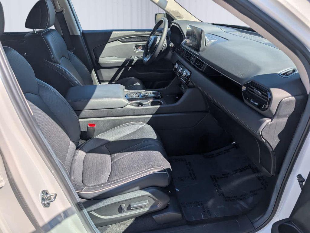 used 2025 Honda Pilot car, priced at $48,776