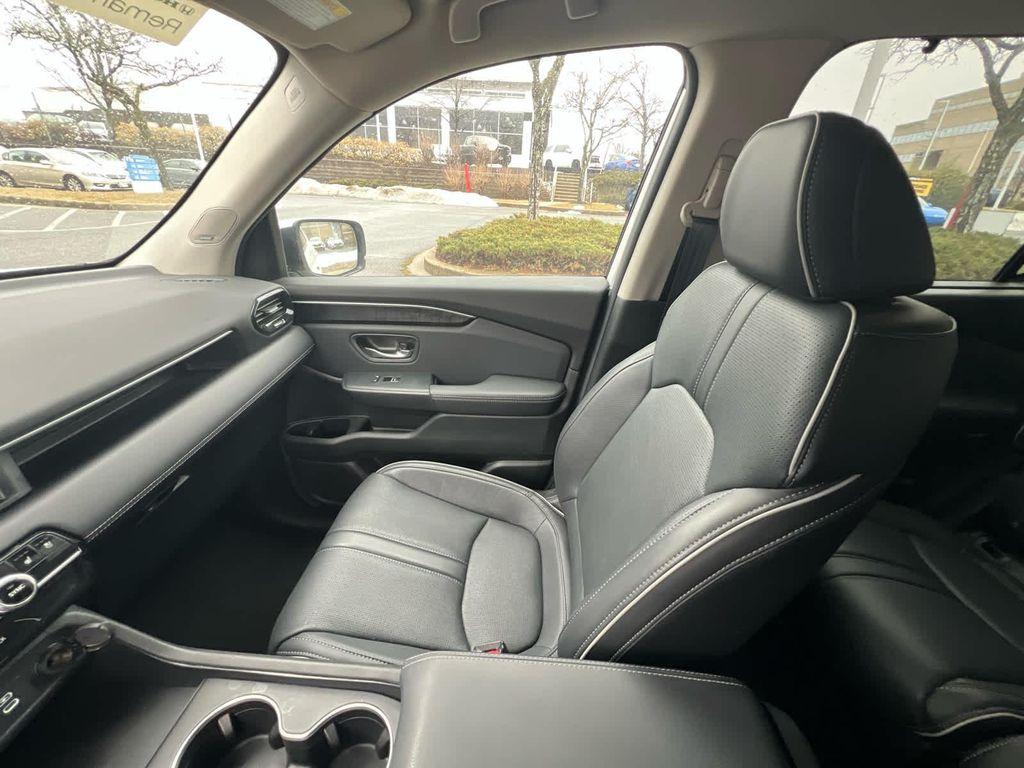 used 2025 Honda Pilot car, priced at $48,776