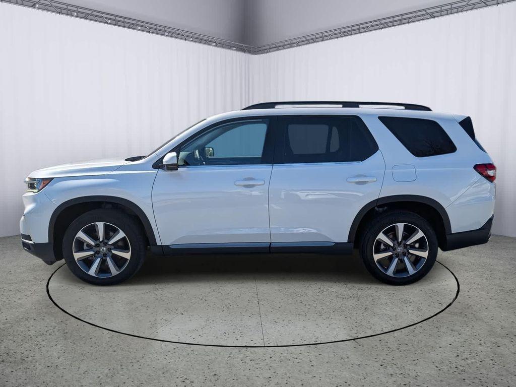 used 2025 Honda Pilot car, priced at $48,776