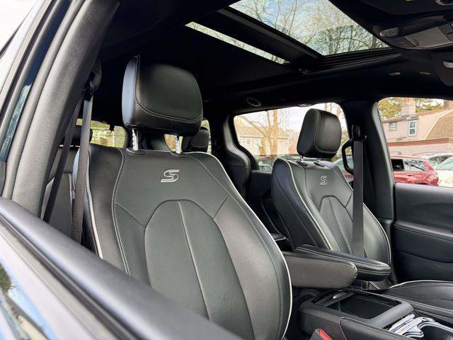 used 2025 Chrysler Pacifica car, priced at $35,990