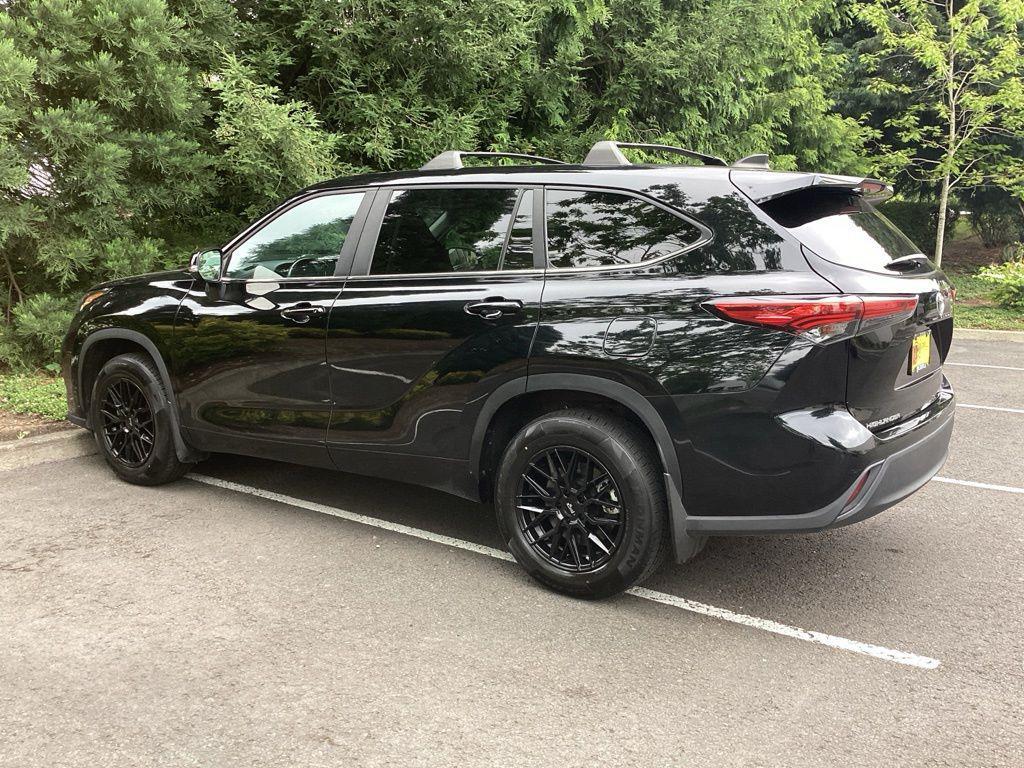 used 2023 Toyota Highlander car, priced at $31,786