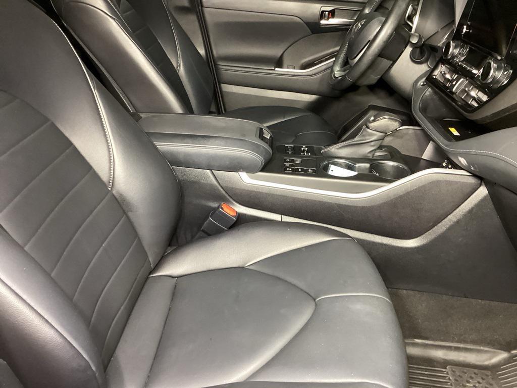used 2023 Toyota Highlander car, priced at $35,655