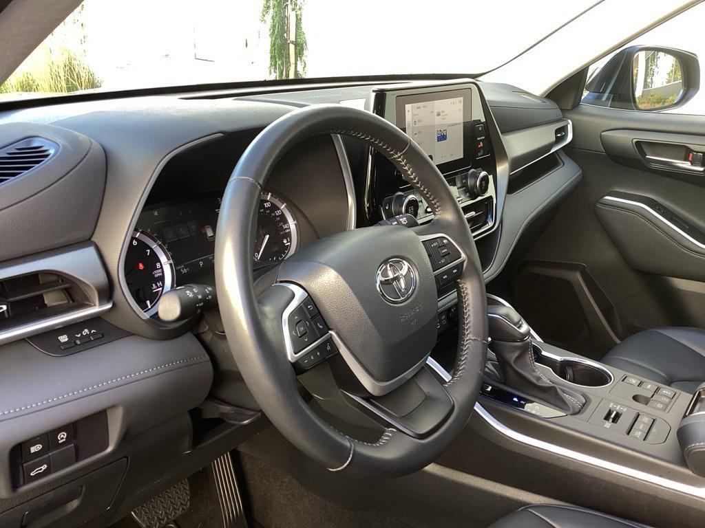 used 2024 Toyota Highlander car, priced at $40,981