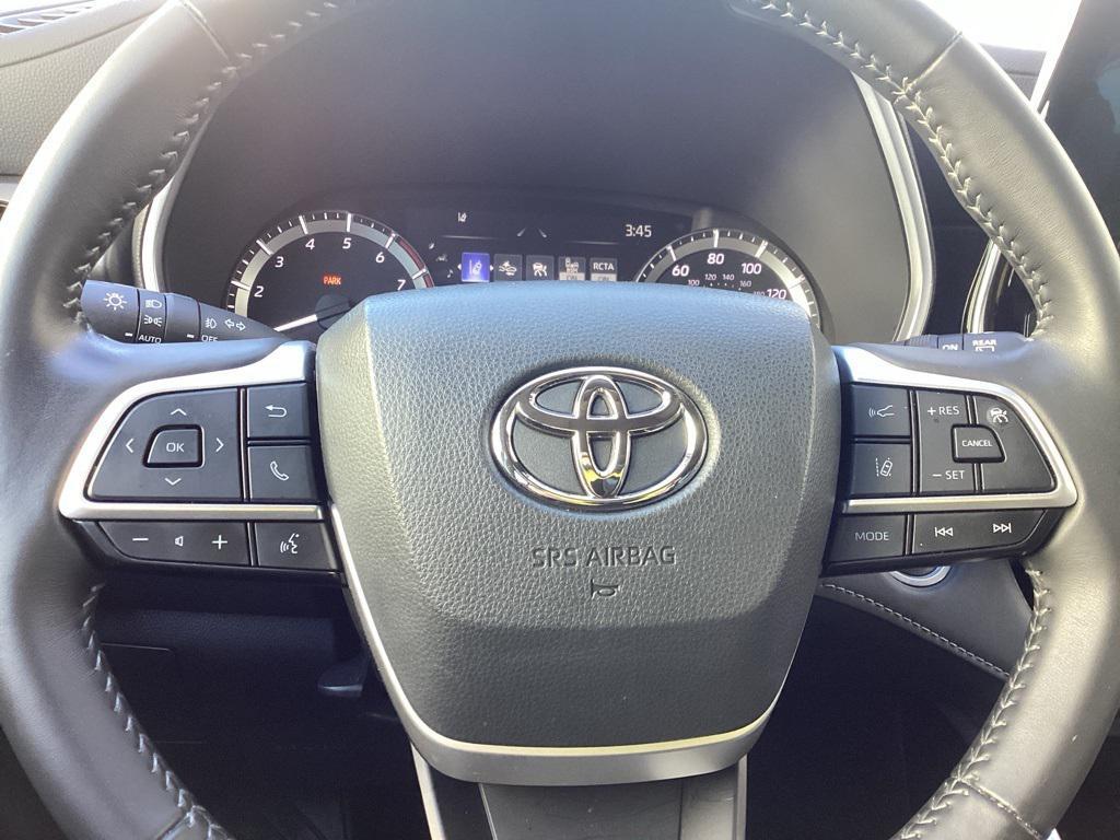 used 2024 Toyota Highlander car, priced at $40,981