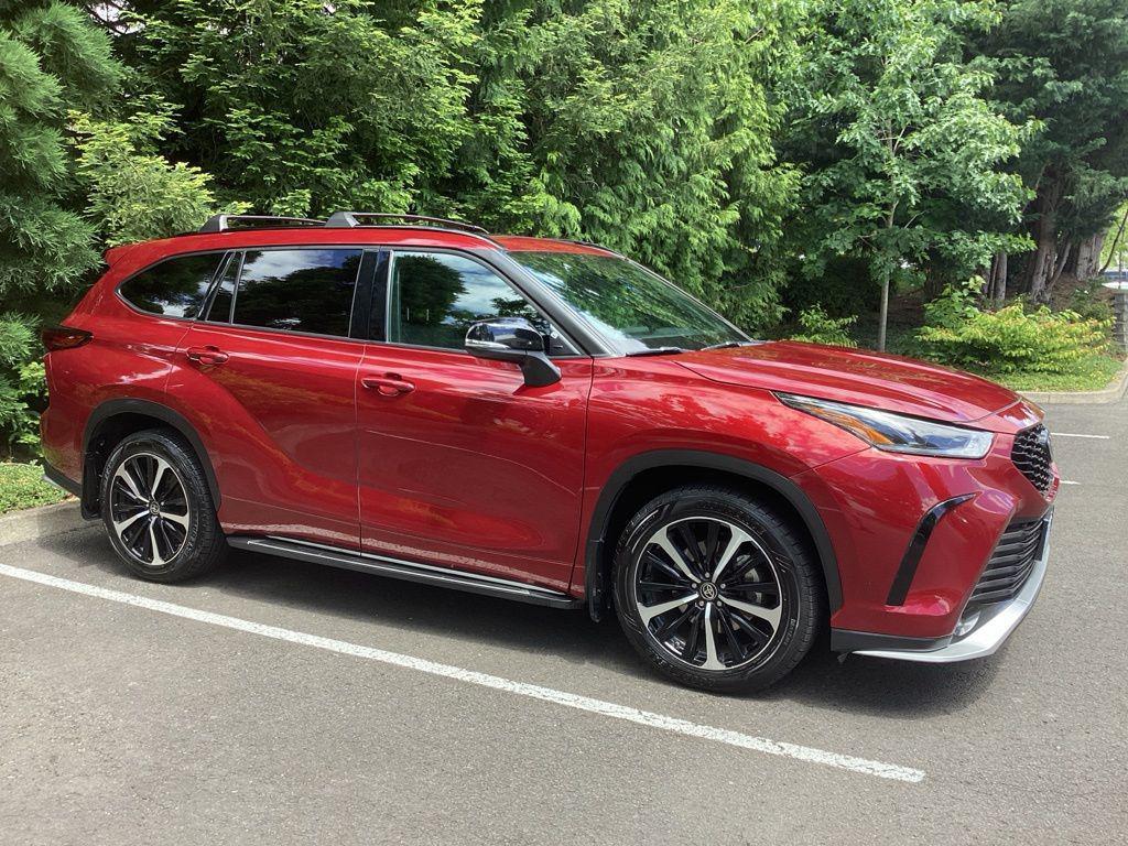 used 2021 Toyota Highlander car, priced at $34,191