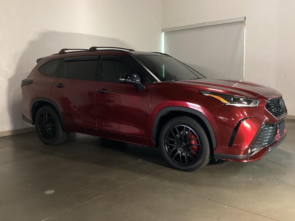 used 2022 Toyota Highlander car, priced at $33,784
