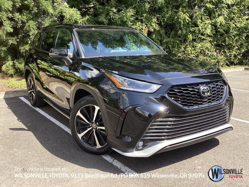 used 2022 Toyota Highlander car, priced at $34,700