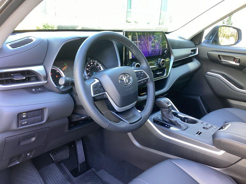 used 2025 Toyota Highlander Hybrid car, priced at $49,188
