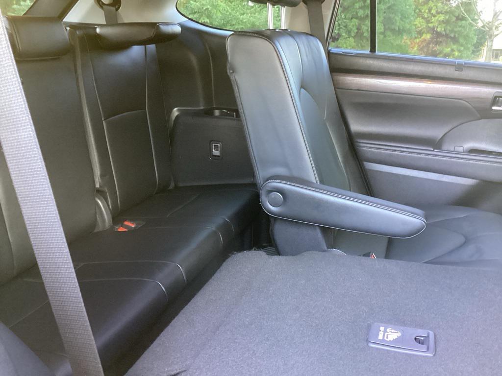 used 2024 Toyota Highlander car, priced at $43,981