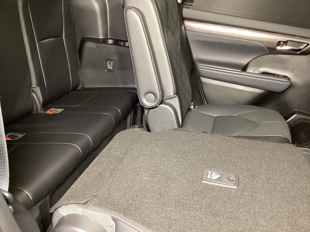 used 2022 Toyota Highlander car, priced at $40,829