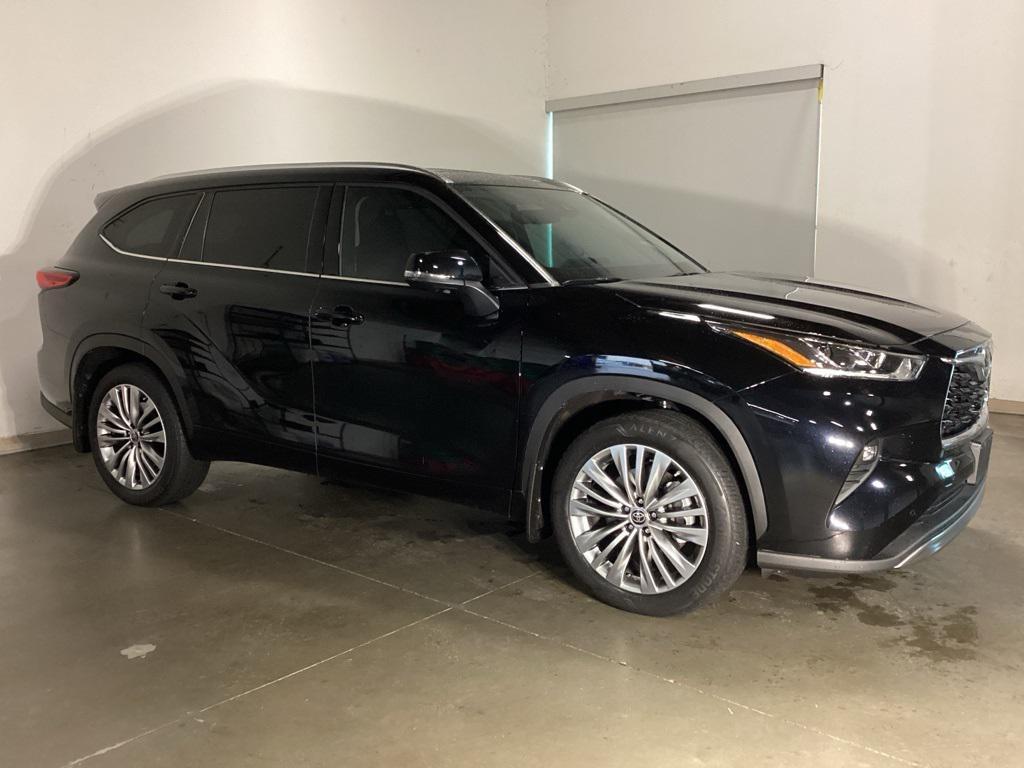 used 2022 Toyota Highlander car, priced at $40,829