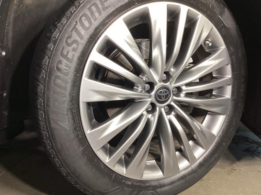 used 2022 Toyota Highlander car, priced at $40,829