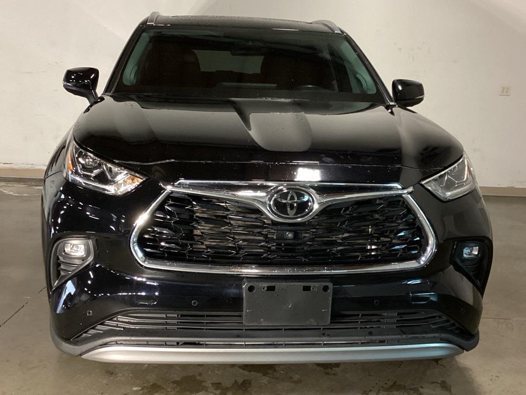 used 2022 Toyota Highlander car, priced at $40,829