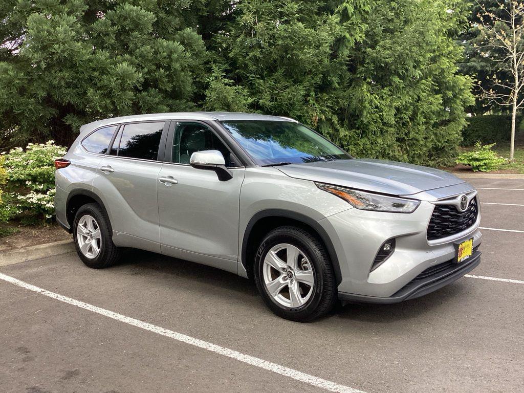 used 2023 Toyota Highlander car, priced at $32,186
