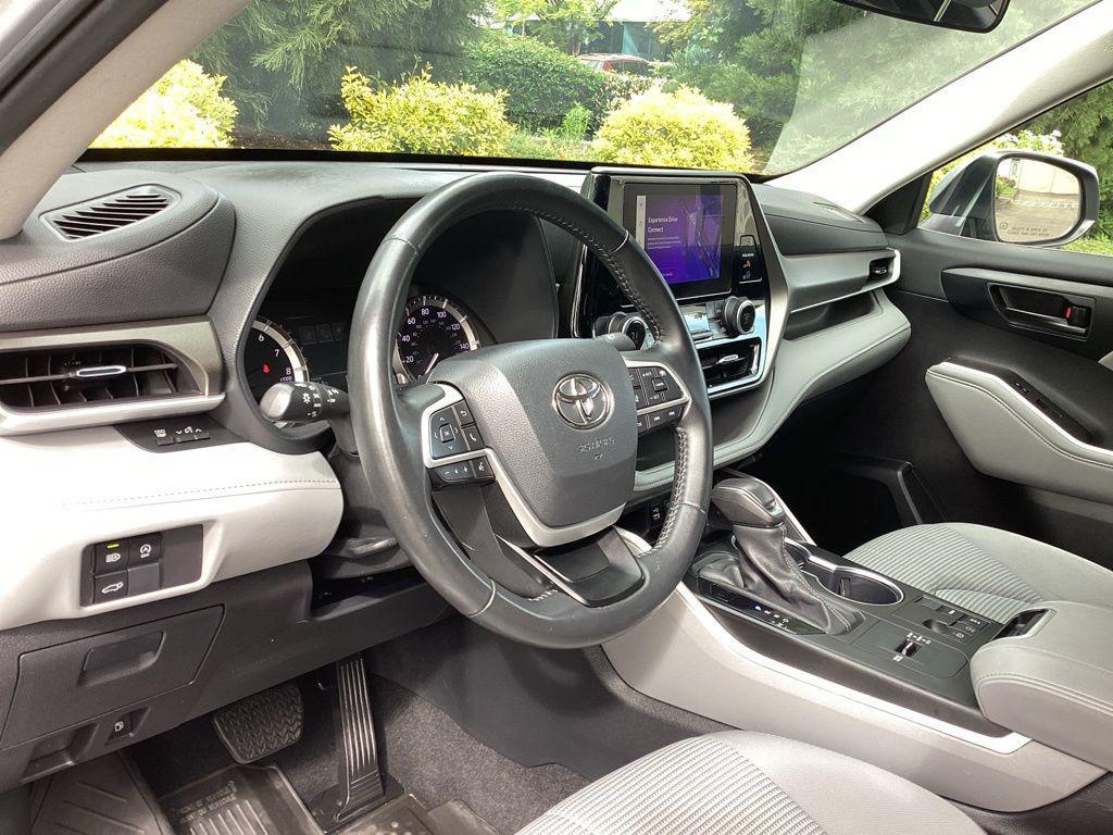 used 2023 Toyota Highlander car, priced at $32,186