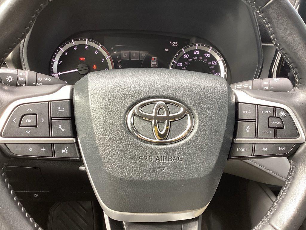 used 2023 Toyota Highlander car, priced at $32,186
