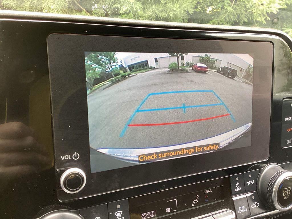 used 2023 Toyota Highlander car, priced at $32,192