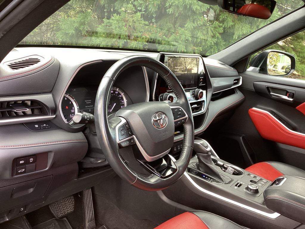 used 2023 Toyota Highlander car, priced at $36,392