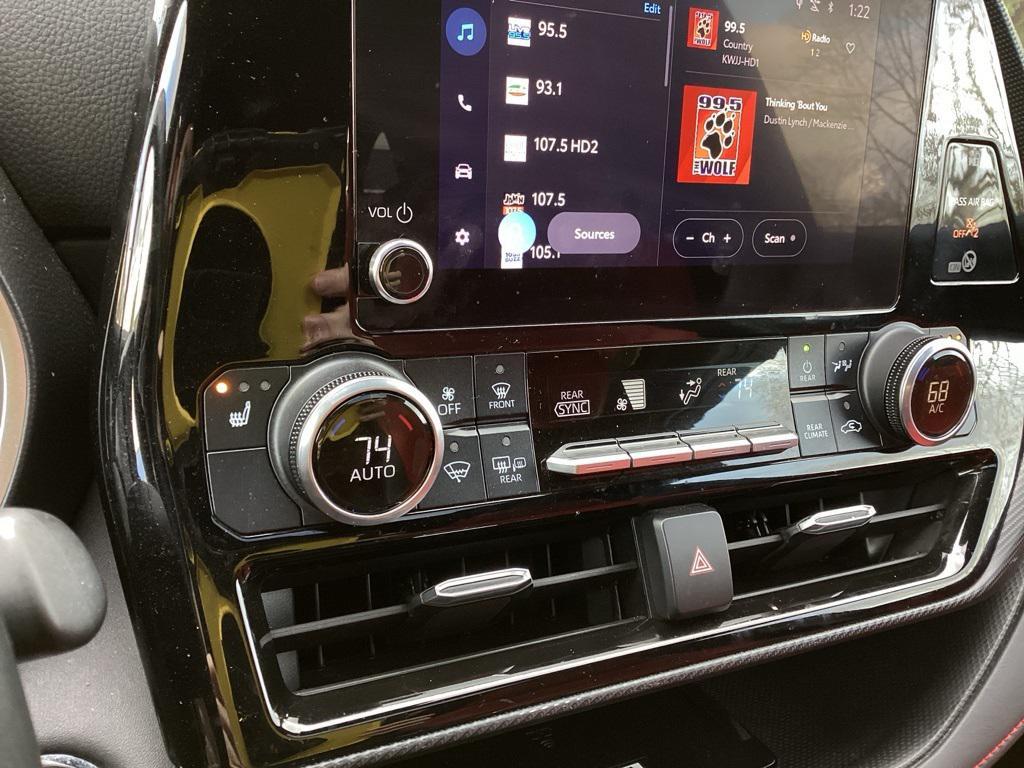 used 2023 Toyota Highlander car, priced at $36,392