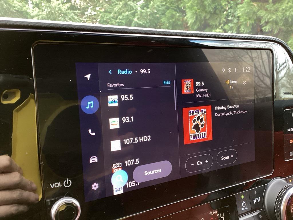 used 2023 Toyota Highlander car, priced at $36,392