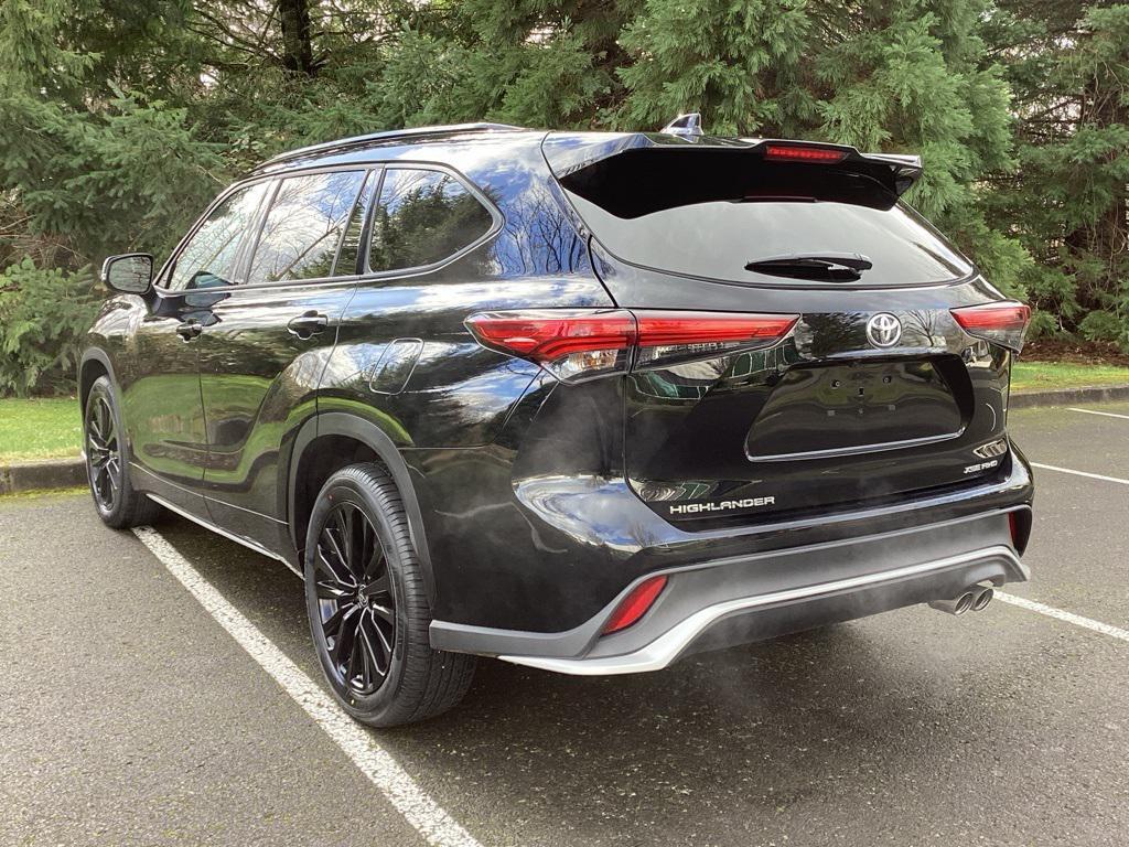 used 2023 Toyota Highlander car, priced at $36,392