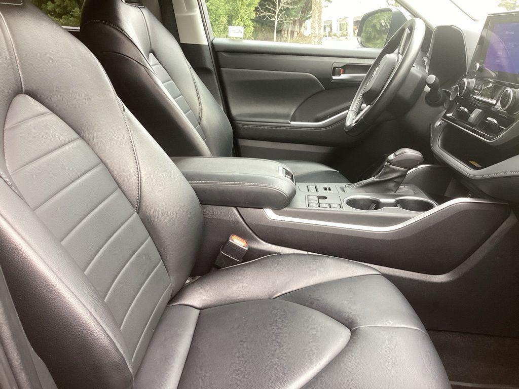 used 2023 Toyota Highlander car, priced at $38,491