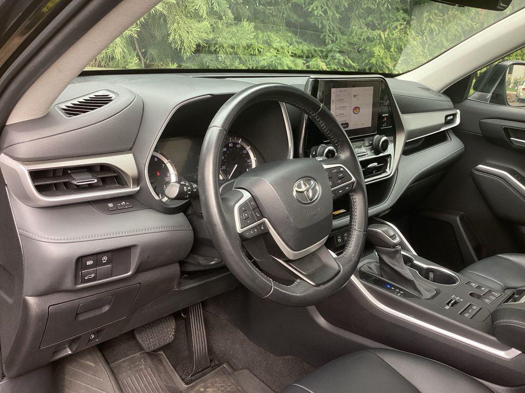 used 2023 Toyota Highlander car, priced at $38,491