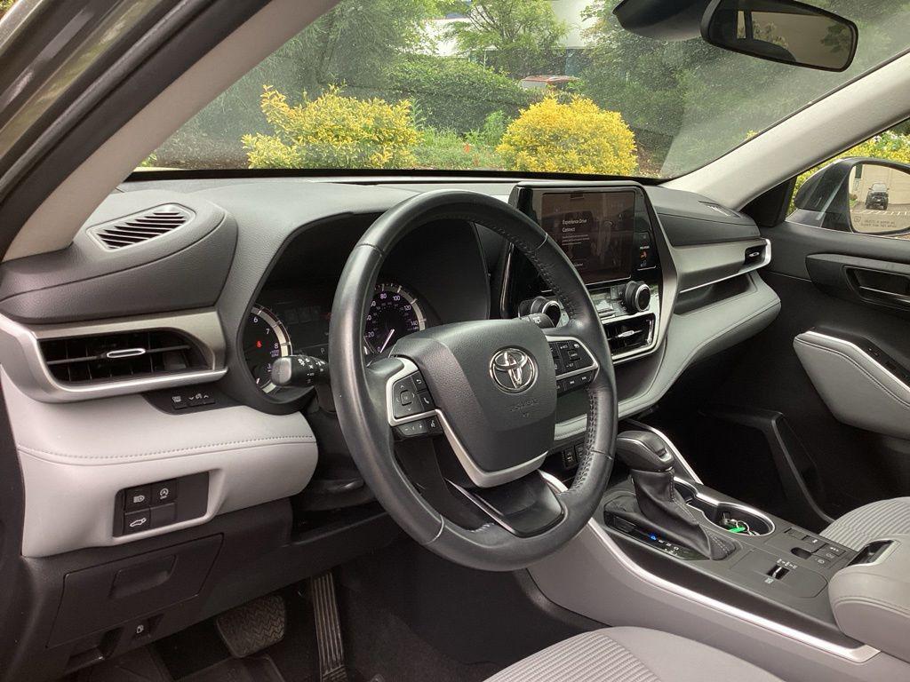used 2023 Toyota Highlander car, priced at $33,186
