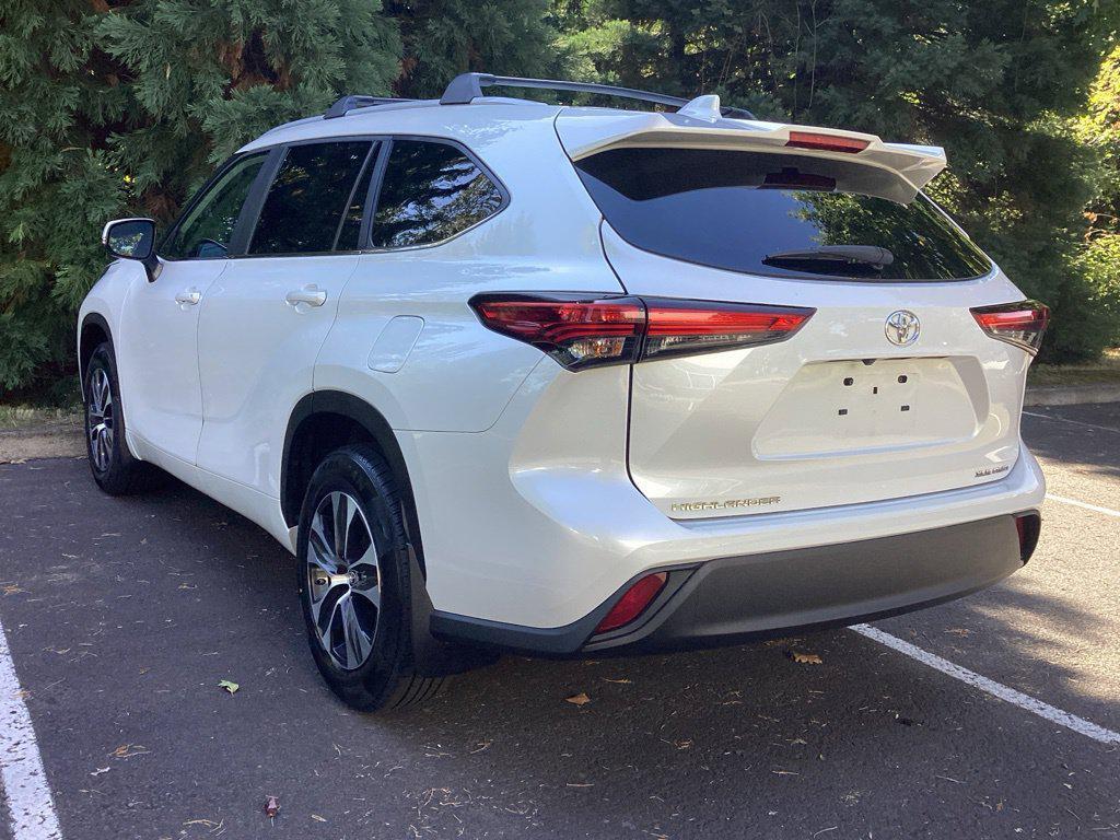 used 2023 Toyota Highlander car, priced at $35,686