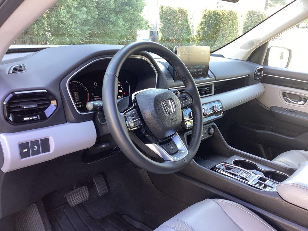 used 2025 Honda Pilot car, priced at $42,186