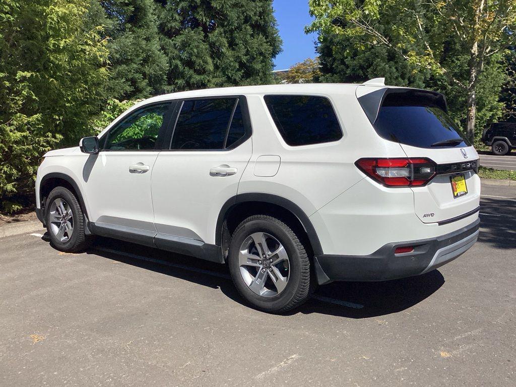 used 2025 Honda Pilot car, priced at $42,186
