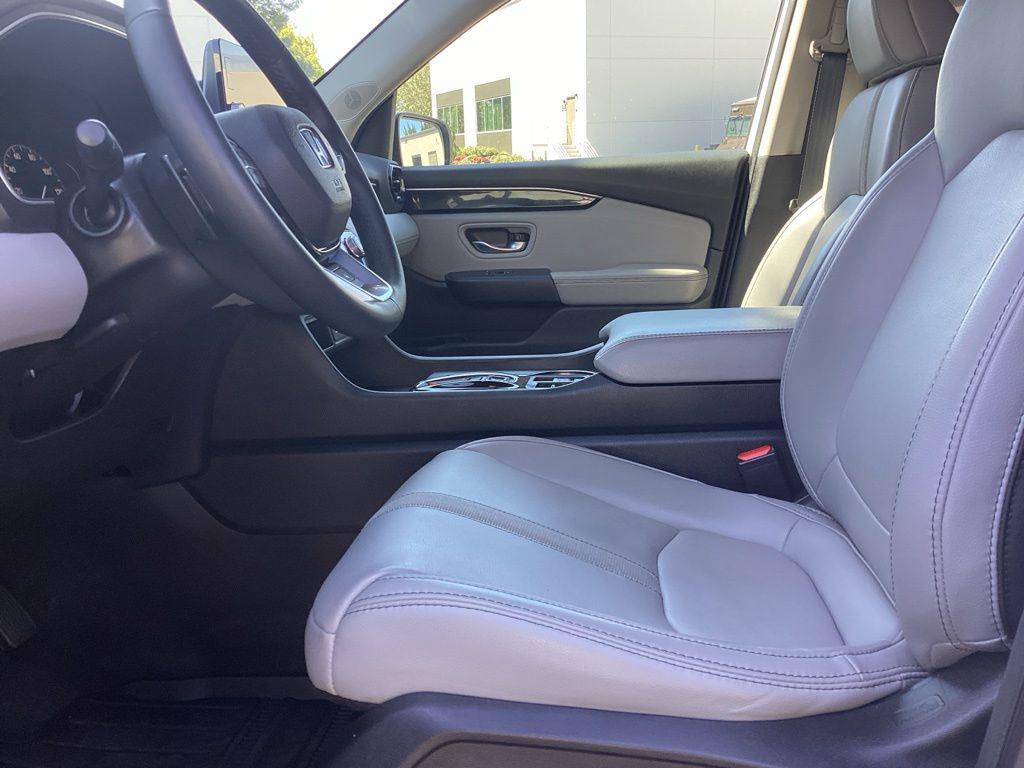 used 2025 Honda Pilot car, priced at $42,186