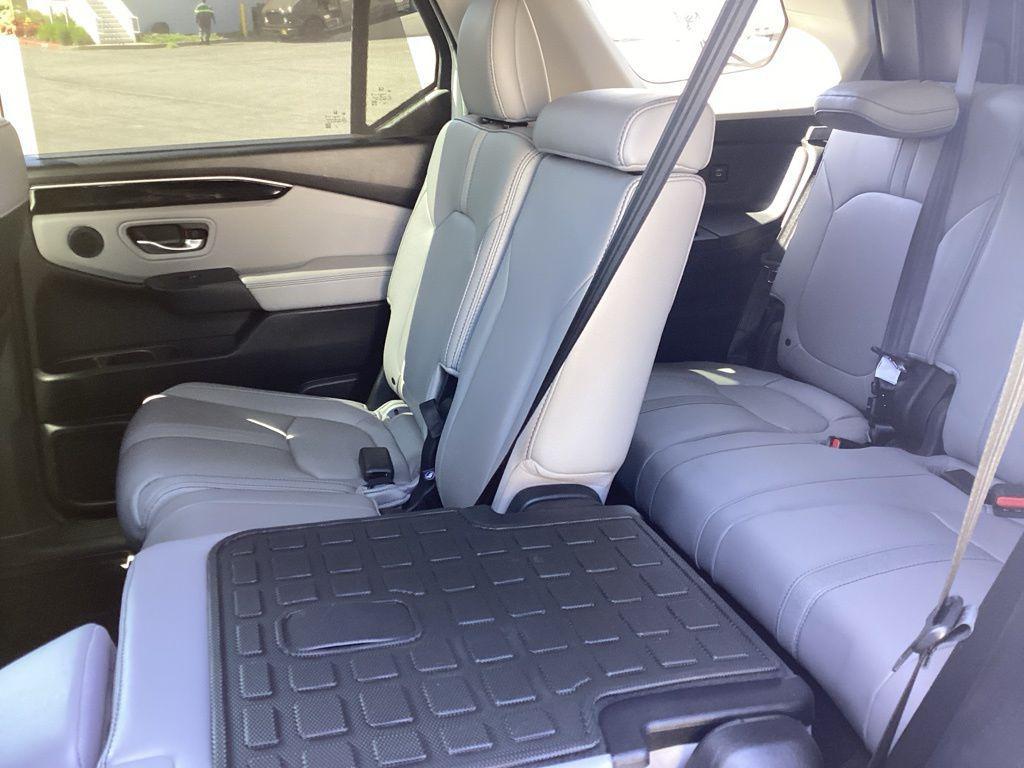 used 2025 Honda Pilot car, priced at $42,186