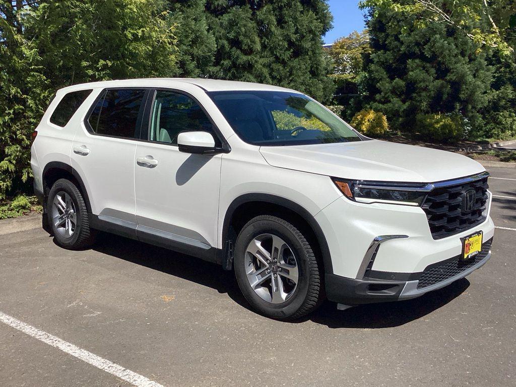 used 2025 Honda Pilot car, priced at $42,186