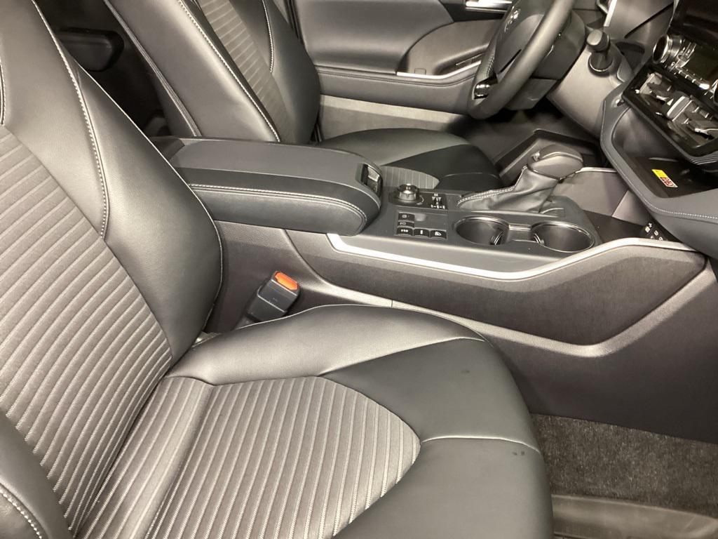 used 2026 Toyota Highlander car, priced at $48,974