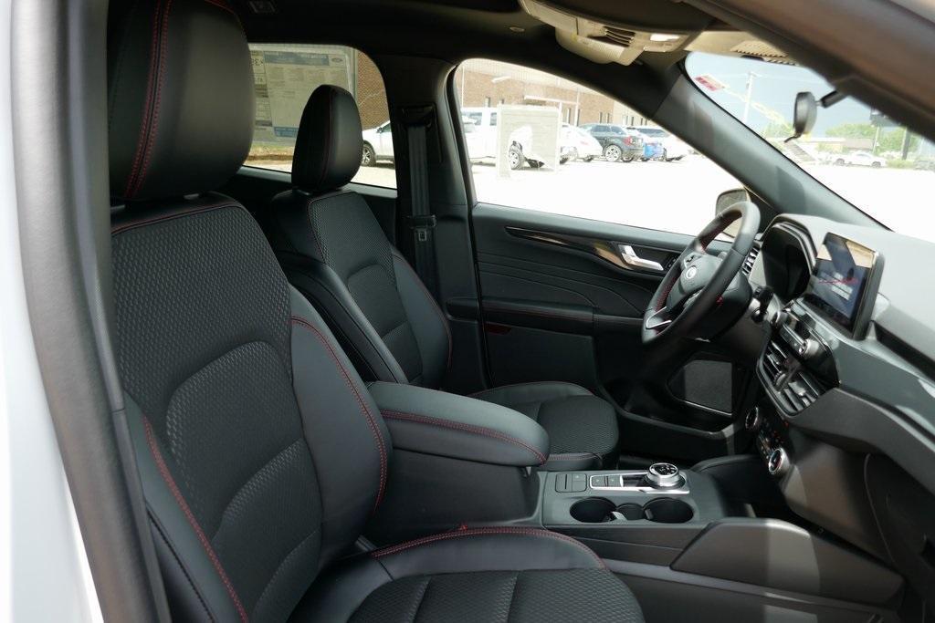 new 2025 Ford Escape car, priced at $30,022