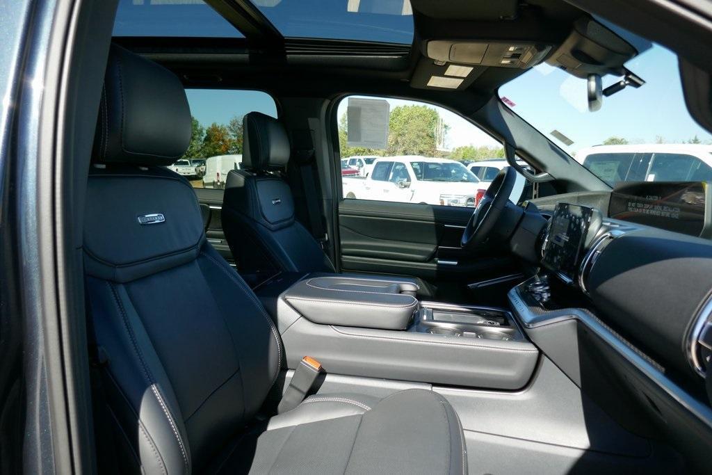 new 2025 Ford Expedition car, priced at $75,284