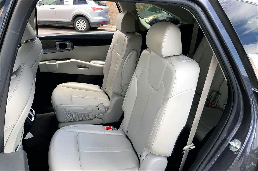 used 2023 Kia Sorento Hybrid car, priced at $27,171