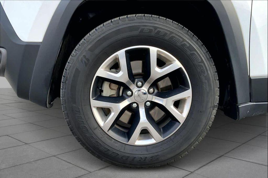 used 2017 Jeep Cherokee car, priced at $11,591