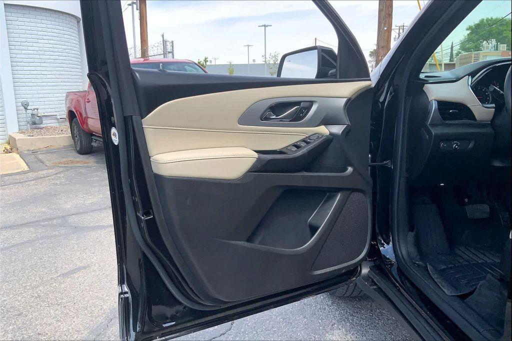 used 2023 Chevrolet Traverse car, priced at $25,339