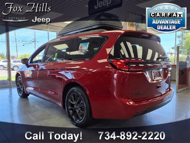 new 2025 Chrysler Pacifica car, priced at $44,761