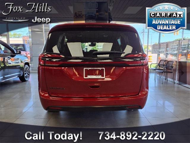 new 2025 Chrysler Pacifica car, priced at $44,761