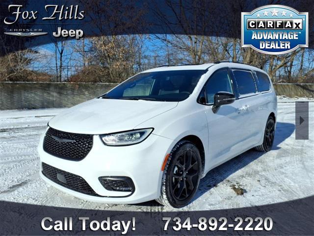 used 2025 Chrysler Pacifica car, priced at $36,500