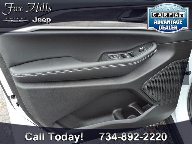 new 2025 Jeep Grand Cherokee car, priced at $50,014