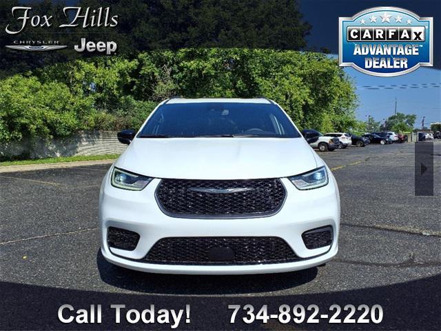 used 2025 Chrysler Pacifica car, priced at $36,400